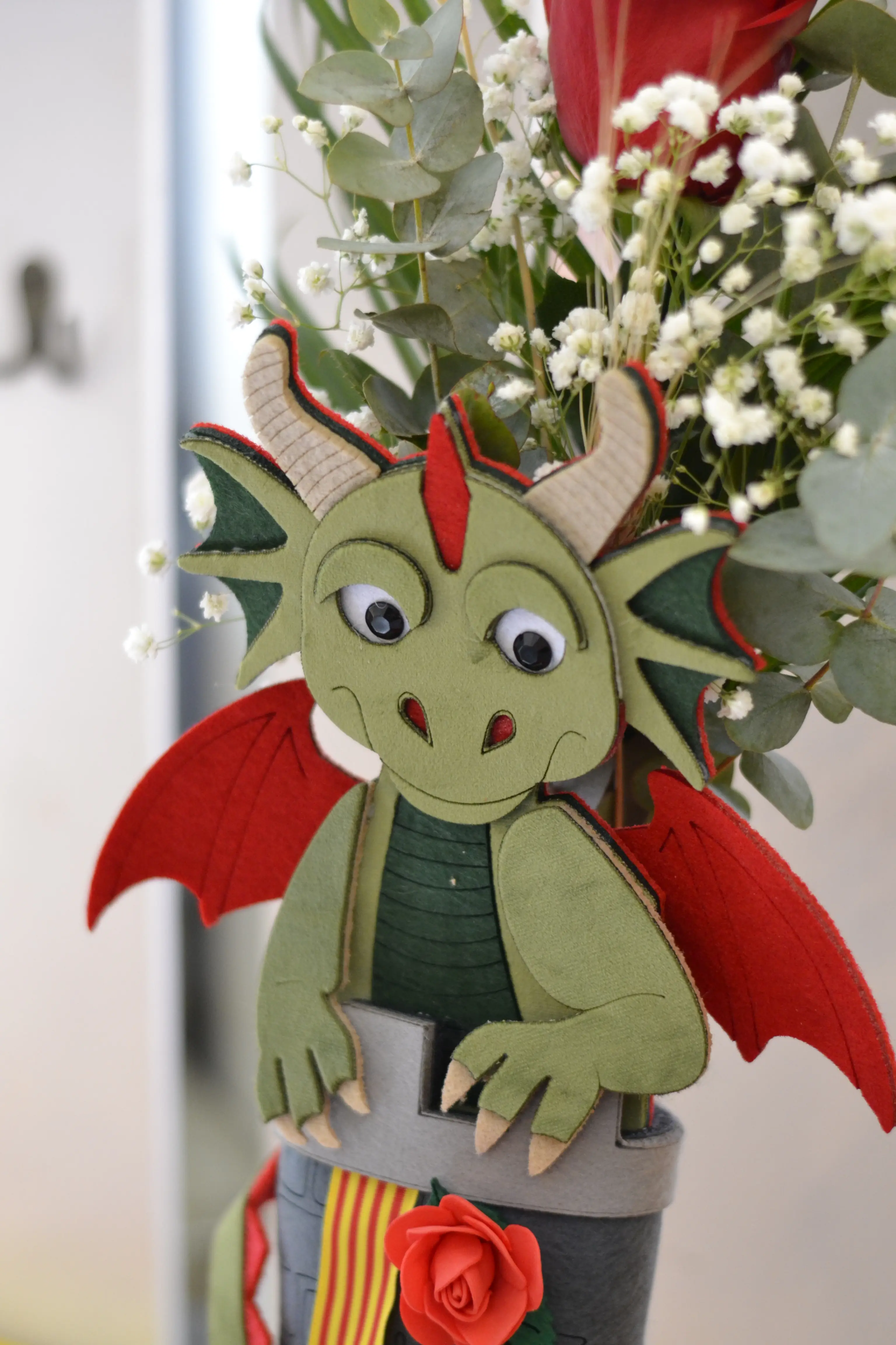 Rosa Roja con Dragón Grande - Vista 2