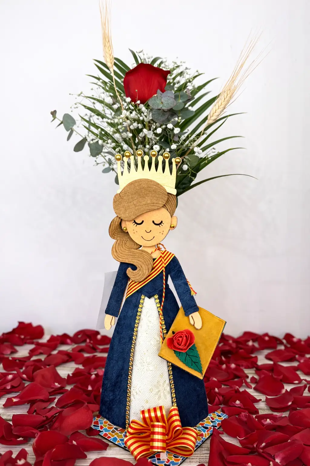 Rosa Roja con Figura Reina Grande