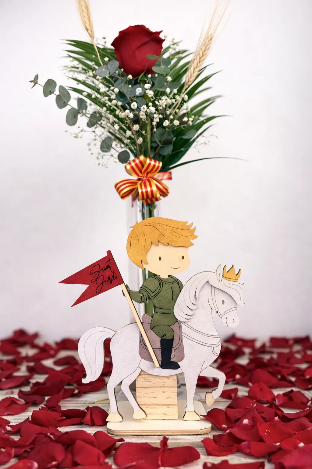 Rosa Roja con Caballero Grande a Caballo