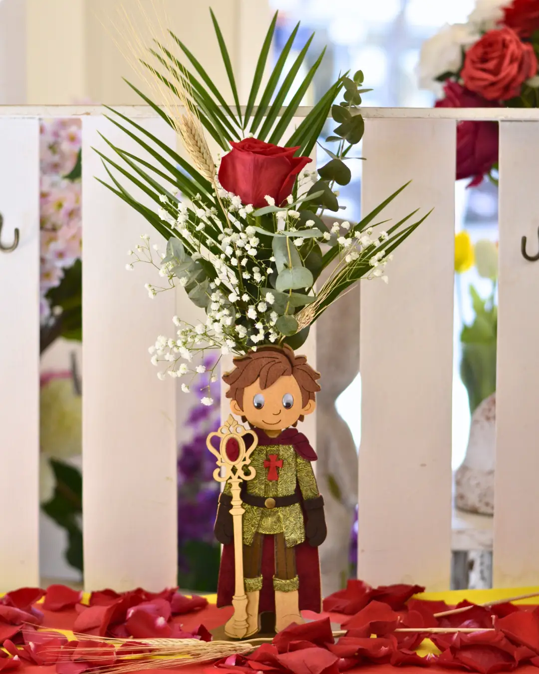 Rosa Roja con Figura de Príncipe