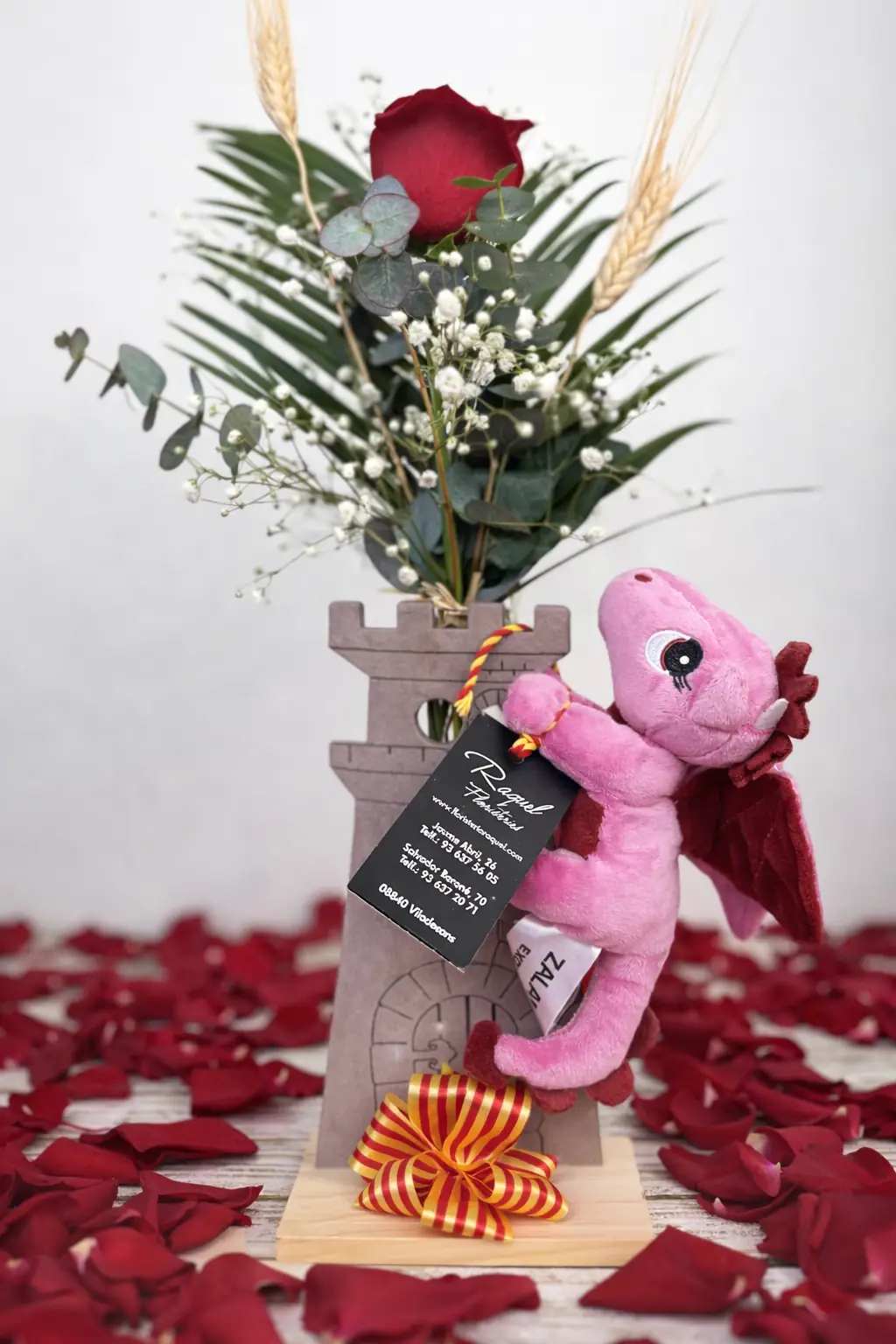 Rosa Roja con Dragón Rosa de Peluche
