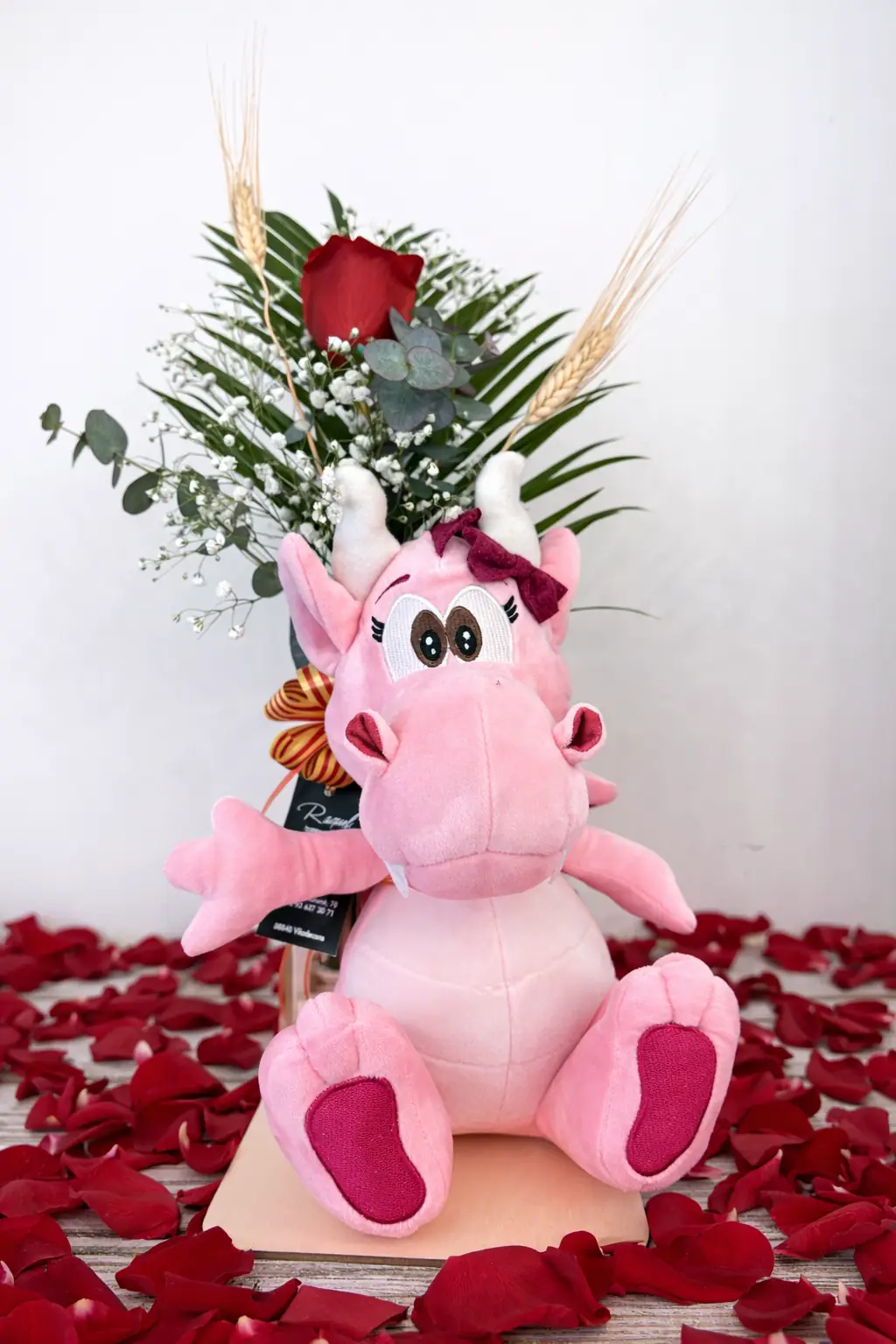 Rosa Roja con Dragón de Peluche Rosa