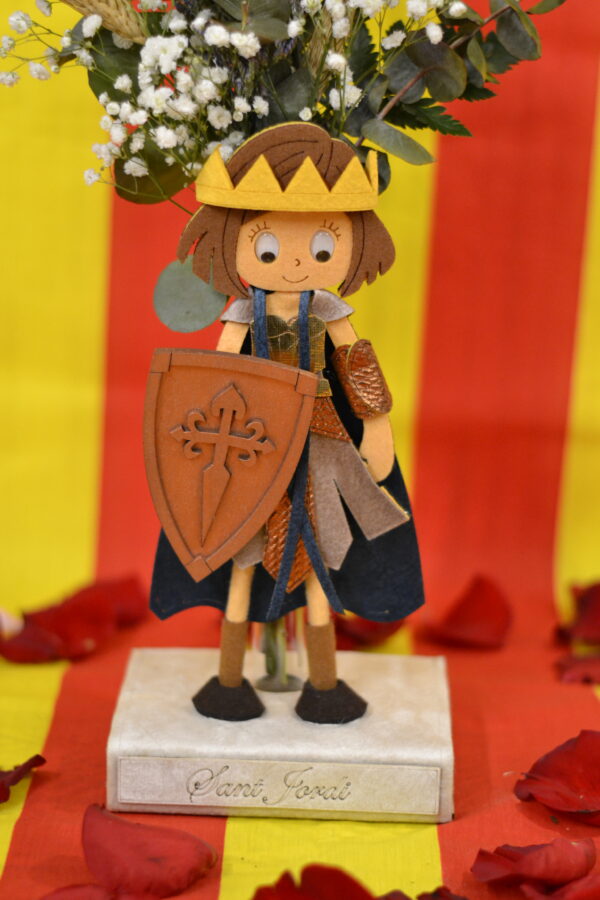 Reina Sant Jordi con Rosa Roja - Imagen 2